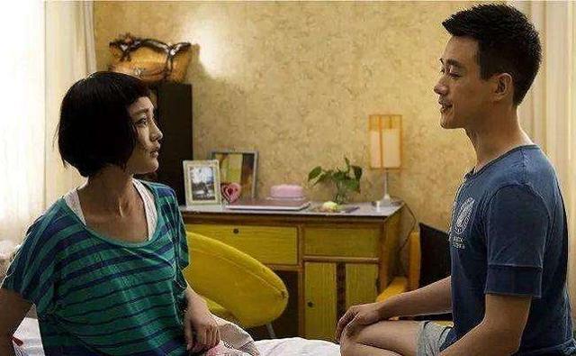 端午節老婆給媽洗腳，我夸老婆孝順，吃飯時老婆一句話，我趕走媽