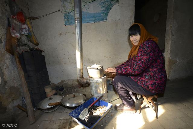 我臥床養胎六十歲婆婆每天給我喂飯，偷偷下床去廚房，我淚流滿面