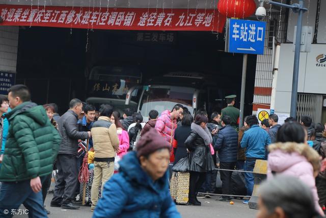 我向兒子借錢買車票，兒媳讓寫欠條，回家打開欠條，我淚流滿面！