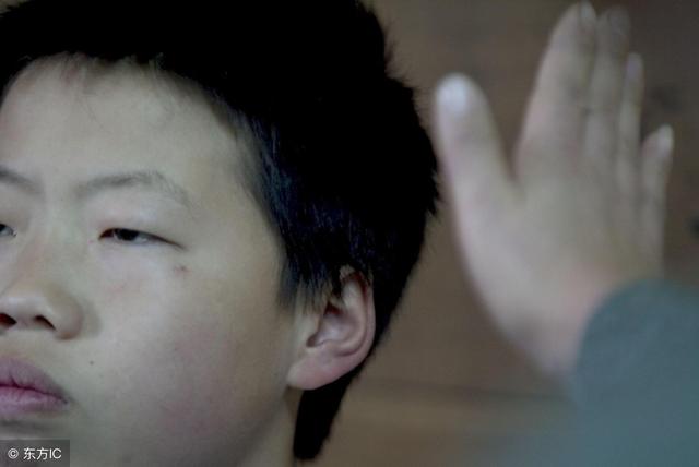 妹妹生孩子，我去醫院陪產，聽到妹夫說一話，我怒扇其耳光！
