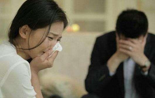 妻子不願跟婆婆住在一起，兒子送母親進敬老院，臨終前蒙了