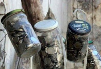 男子購買了一套死亡老人房，推倒翻新後，卻在房屋裡有了意外收穫