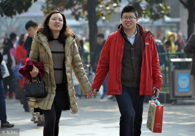 兒子生病我趕緊給8萬，門口看到他和兒媳，我把雞蛋扔到他們臉上