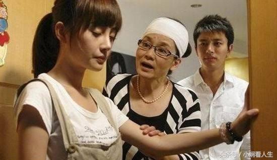 大年初一，婆婆說就算你懷孕了也得幫我做飯招待姑爺，我扭頭離開