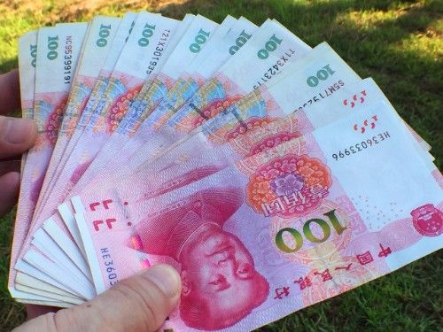 嫂子六萬塊忘家中，小姑子拒絕歸還，聽見嫂子七個字，小姑子淚目
