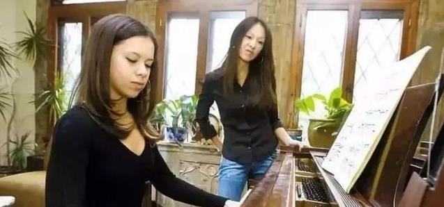 8年前引起軒然大波的華裔虎媽，如今將女兒培養成才了嗎？