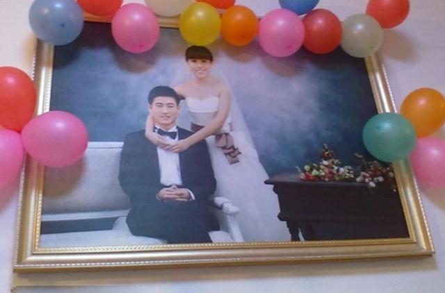 男子為了孩子找前妻復婚，進屋看到掛在牆上的婚紗照，男子呆住了