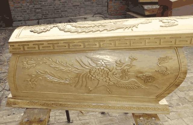 奶奶突然去世，孫女發現不對勁，最後指著母親說：是你害死了奶奶