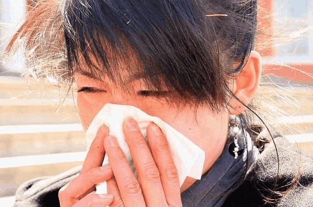奶奶突然去世，孫女發現不對勁，最後指著母親說：是你害死了奶奶