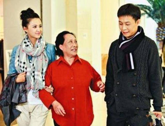 結婚十年，丈夫向妻子提離婚，妻爽快答應，兩年後妻笑了丈夫哭了