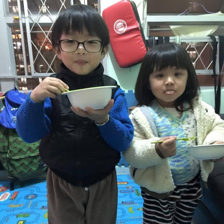 5歲女童被生父繼母活生生虐死!!把她舉起拋撞天花板10多次、剪刀剪肉、拖鞋巴臉、藤條亂掃、不給放吃！ 