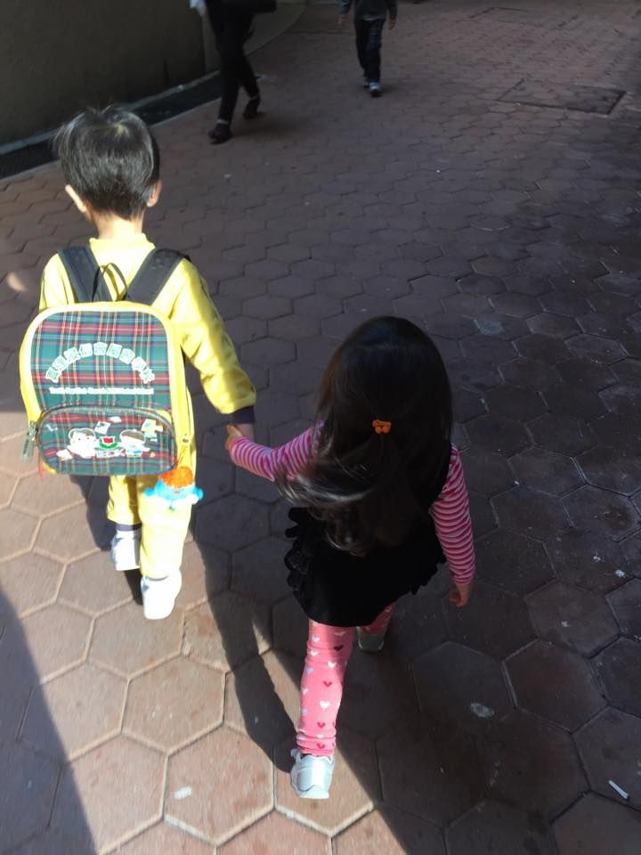 5歲女童被生父繼母活生生虐死!!把她舉起拋撞天花板10多次、剪刀剪肉、拖鞋巴臉、藤條亂掃、不給放吃！ 