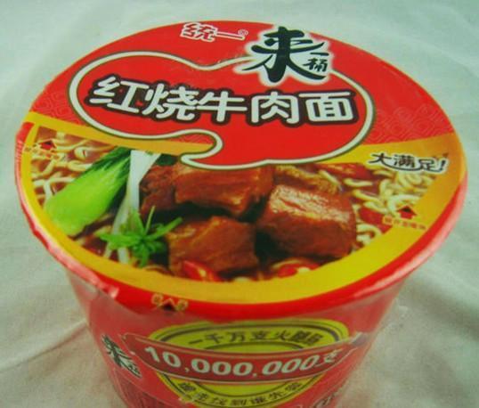我生了龍鳳胎，婆婆送給我一袋方便麵，打開之後我和老公淚流滿面