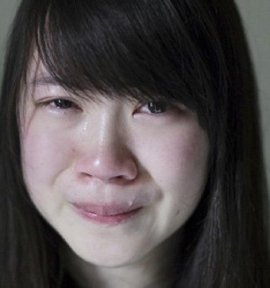 我生了龍鳳胎，婆婆送給我一袋方便麵，打開之後我和老公淚流滿面