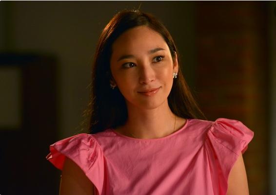 吳佩慈梁洛施同樣嫁入豪門生了三個孩子，網友：一個可憐一個可敬！