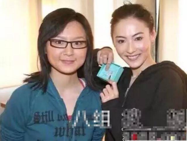 佘詩曼黎姿罕見同框照，張柏芝臉小一大圈，旁邊胡杏兒完全認不出