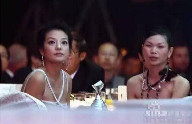 佘詩曼黎姿罕見同框照，張柏芝臉小一大圈，旁邊胡杏兒完全認不出