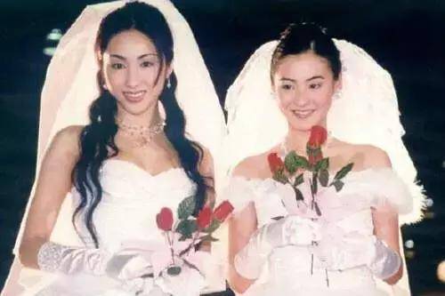 佘詩曼黎姿罕見同框照，張柏芝臉小一大圈，旁邊胡杏兒完全認不出