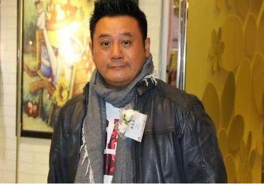他表面跑了20年龍套，實則是身家億萬富翁，網歎：真的太低調