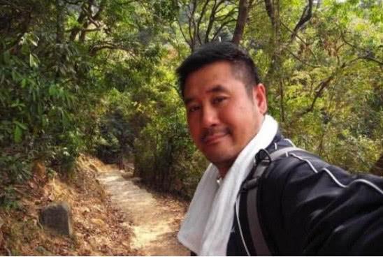 他表面跑了20年龍套，實則是身家億萬富翁，網歎：真的太低調