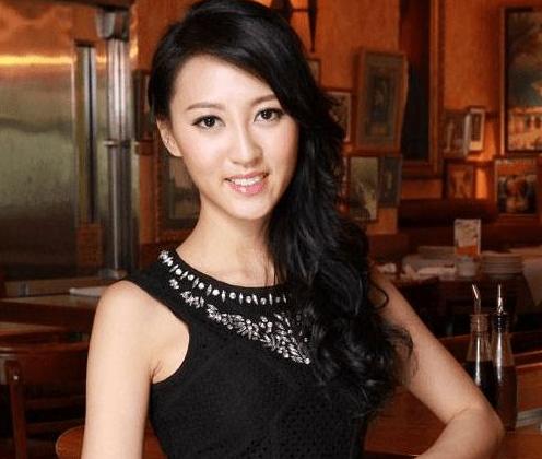 27歲港姐與67歲富商離婚，婚姻堅持不了一年，男方30億身家難保！