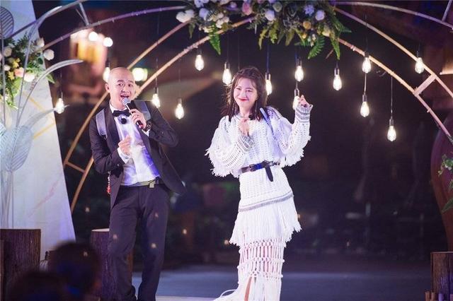 《妻子》團夫婦合體亮相，袁詠儀藍裙優雅，章子怡亮片紅裙太驚艷！