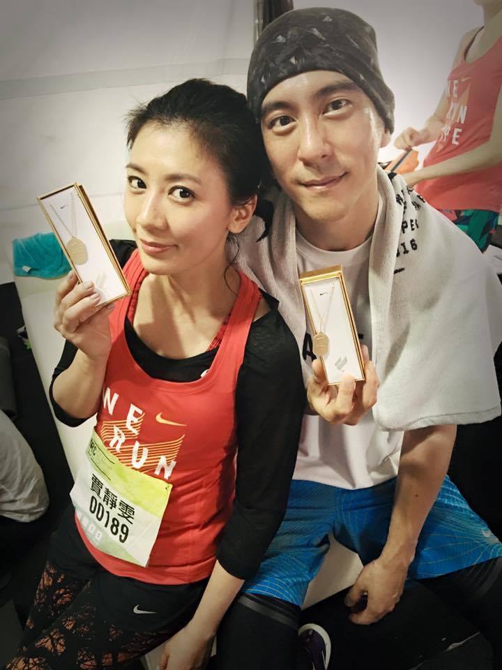  46歲鍾麗緹遭偷拍「臉上滿滿針孔」！女星為了不老「亂打針的下場」竟是....嚇到腿軟！
