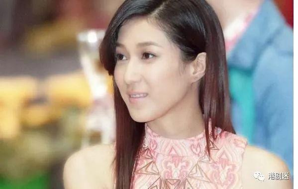誰還記得當年TVB五花，之前演技最差的她，如今比胡杏兒還混的好