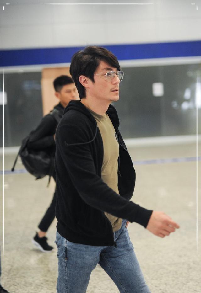 霍建華近照曝光，一身肥腩太油膩，實力詮釋：幸福就要肥起來！