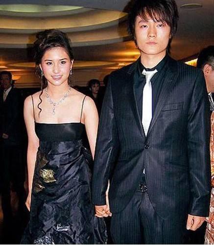 豪門難進！男明星也不例外，賭王三太被問到女兒新戀情全程黑臉，竇驍能輕易吃到「天鵝肉」嗎？