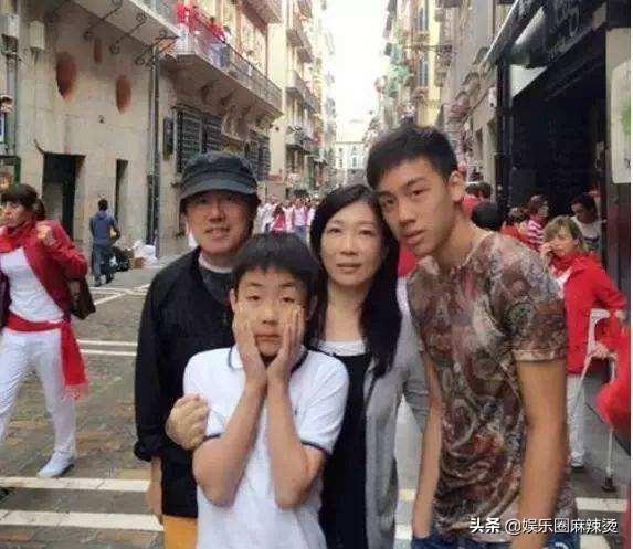 情歌王子也老了，張宇52歲生日曬素顏照，滿頭白髮一臉「老年斑」！！！