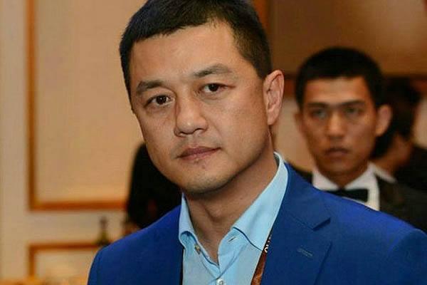 網友偶遇李亞鵬與女子逛街手拉手疑新戀情，兩人滿臉甜笑略顯靦腆~~~
