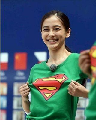 angelababy這次丟臉丟到國外，隱瞞這麼多年被揭穿，讓黃曉明太難堪