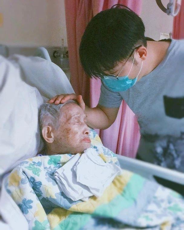 最痛莫過於親人離世！TVB小生報喪悲痛萬分：我以為她會一直都在~~~