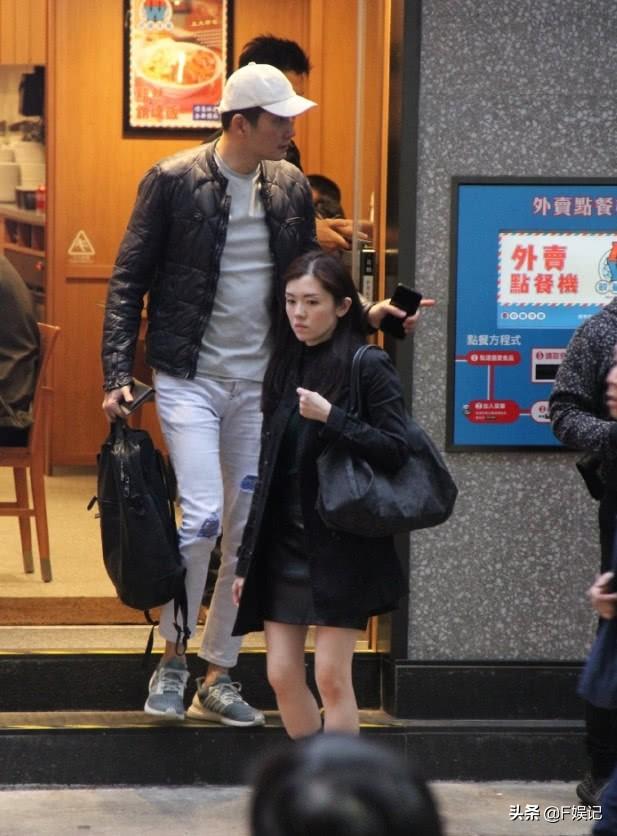 TVB男藝人因母親逝世無限期延遲婚禮，為補償帶女友去買婚戒！