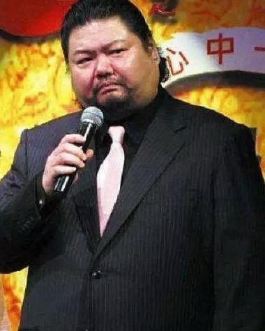 台灣重量級藝人，因醉酒不幸走後，妻子為還貸款一天只能吃一頓飯！
