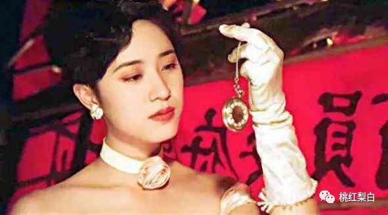 跟李嘉欣周慧敏搶男人敗北，未婚夫卷2.8億跑路，再美有何用？