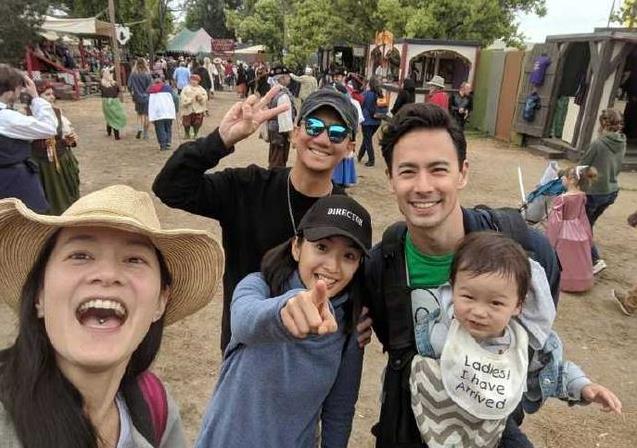 林依晨首攜夫罕正面同框，穿寬鬆衣嬌小可人很幸福，網友歎「超哥終於露臉」：幸福的婚姻，從來不需要炫耀