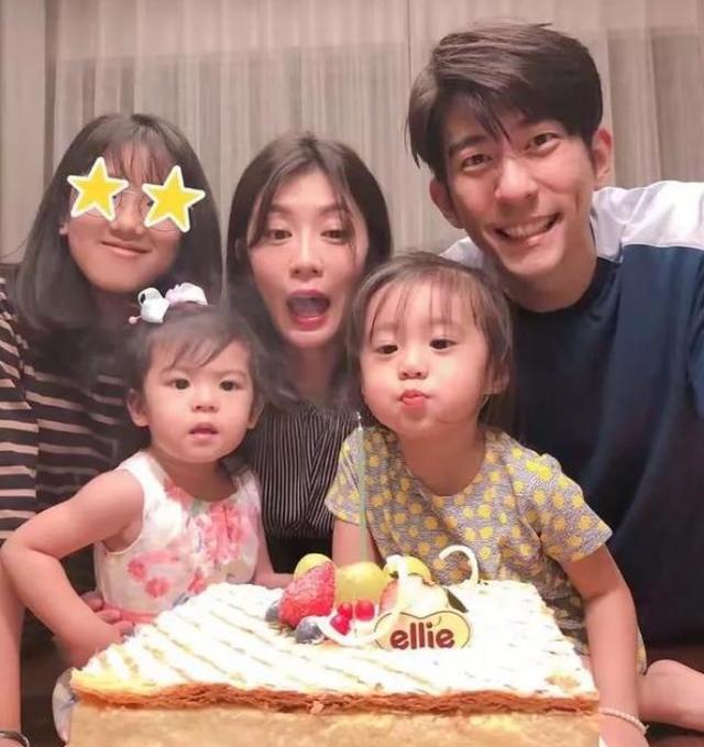 賈靜雯親弟弟近照曝光，原來長成這副模樣，網友：確定是親生的？