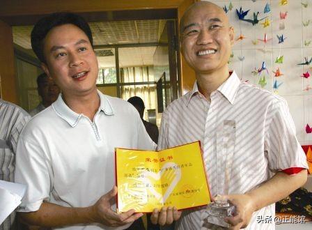 他是明星楷模傾盡所有資助孤兒，死後卻沒錢下葬，遺孀意外被砸死