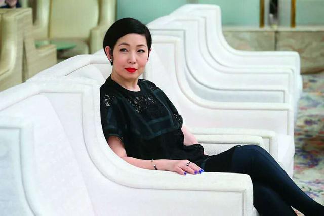 家族顯赫卻甘願在TVB當配角30年，老婆竟是50歲的單親媽媽！