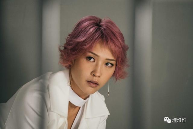 她是《鐵探》大boss？染髮26次只為演好配角的她是香港文藝片女王！