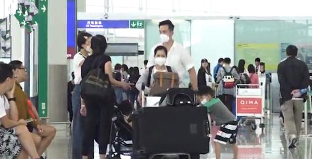 陳豪一家準備出發旅遊，去到機場因證件過期，最後只能敗興而歸!