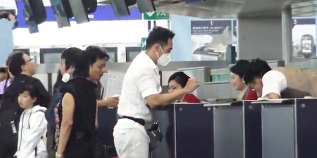 陳豪一家準備出發旅遊，去到機場因證件過期，最後只能敗興而歸!