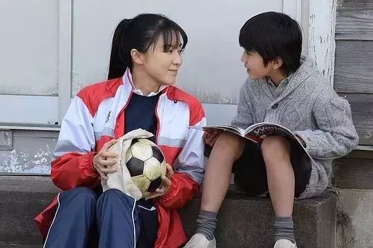 誇孩子要誇在點上，停止誇孩子「你真棒」，史丹福教授：請用以下12種語境鼓勵孩子 