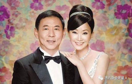 「丈夫公開外遇」為兒女苦撐31年豪門生活　「55歲離婚再嫁富商」終於收穫幸福