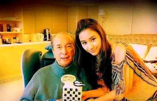 竇驍「接棒」吳克群入贅豪門，與何超蓮公開戀情，狗糧撒不停！
