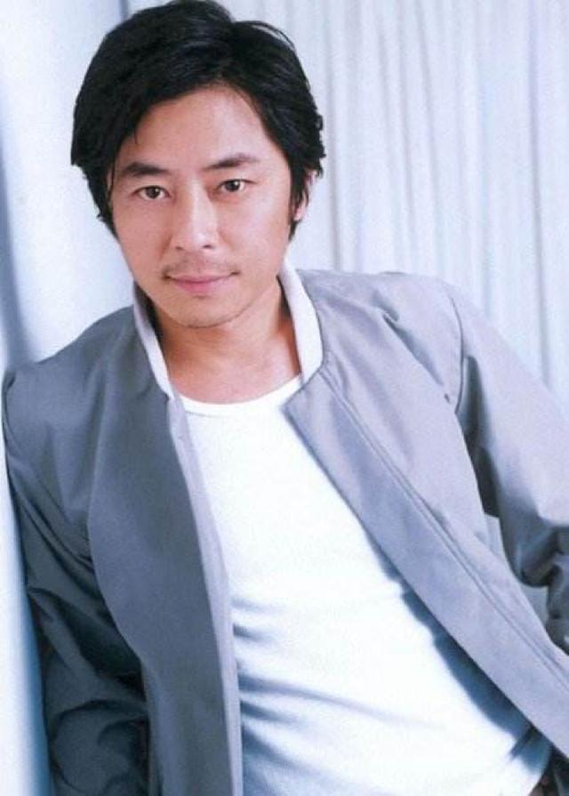 王傑曬「白鬍自拍照」網友心疼：不是才56歲而已？ 他笑看衰老「皺紋是歷練」樂當老帥哥