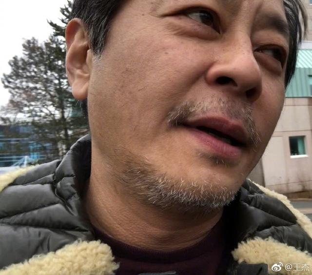 王傑曬「白鬍自拍照」網友心疼：不是才56歲而已？ 他笑看衰老「皺紋是歷練」樂當老帥哥