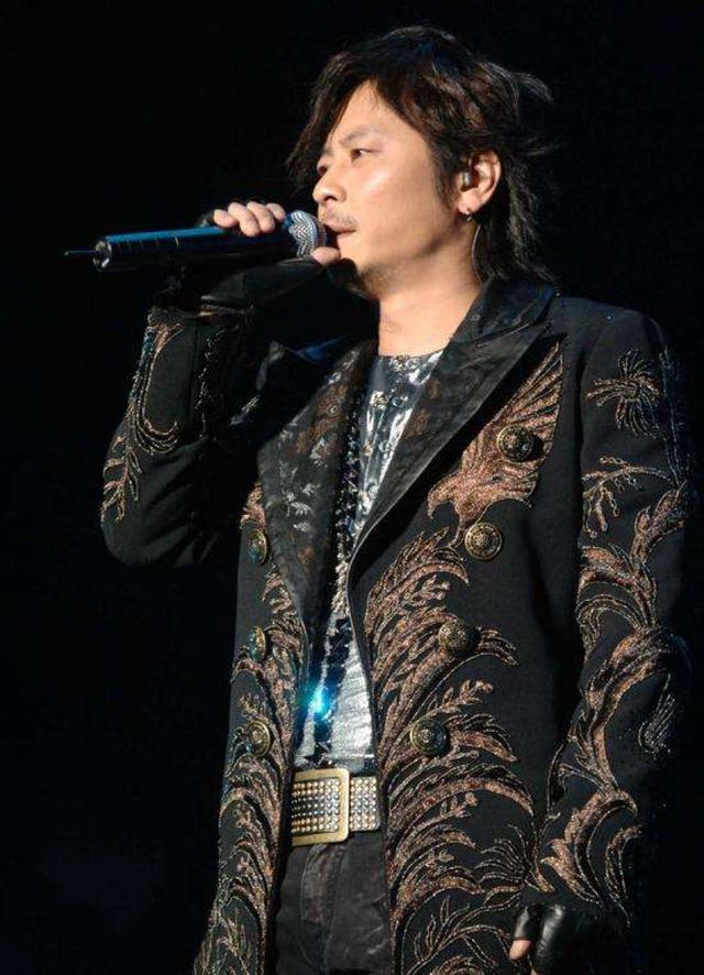 王傑曬「白鬍自拍照」網友心疼：不是才56歲而已？ 他笑看衰老「皺紋是歷練」樂當老帥哥